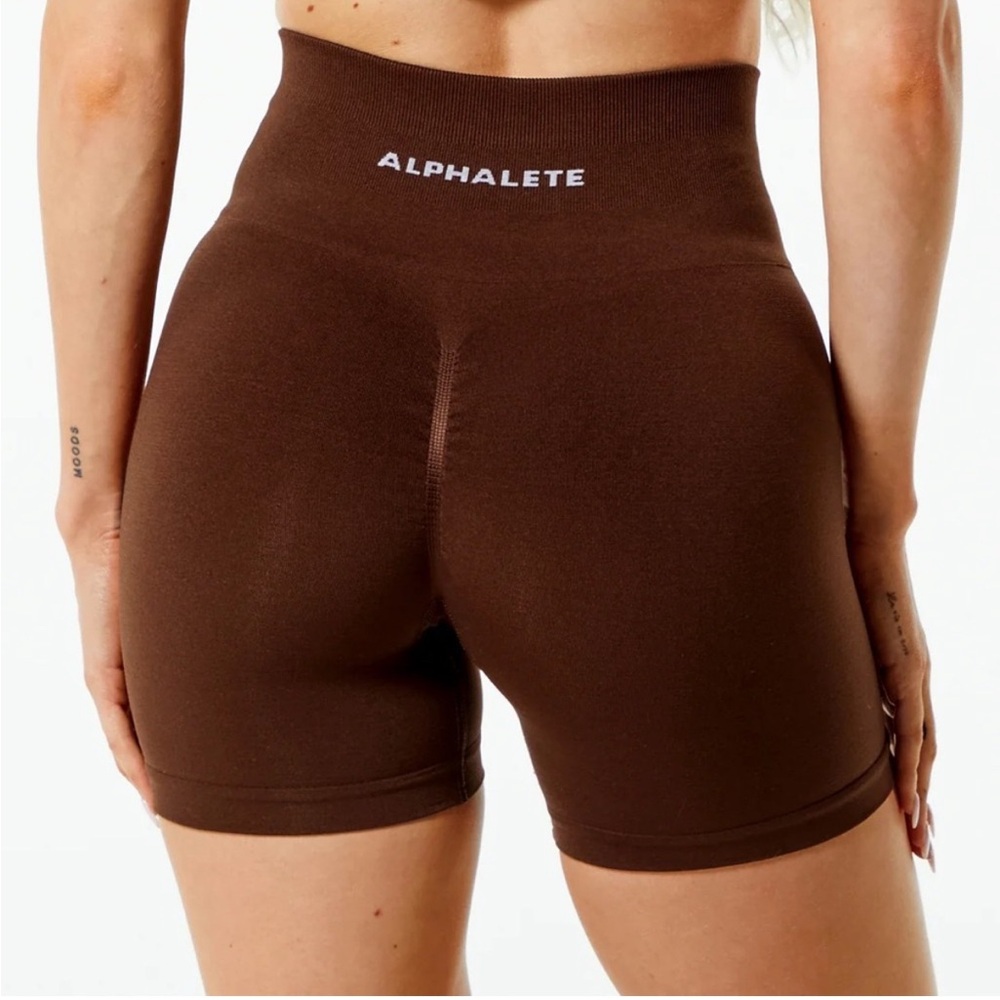 Alphalete Amplify 4.5 inch short